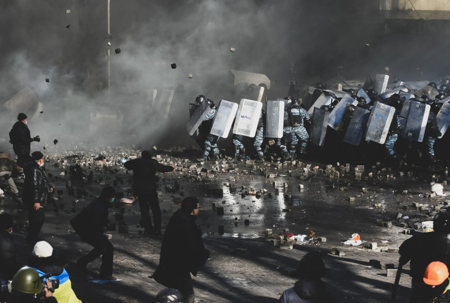 Зима, яка нас змінила: що згадують члени і членкині ПЕН про події Революції Гідності