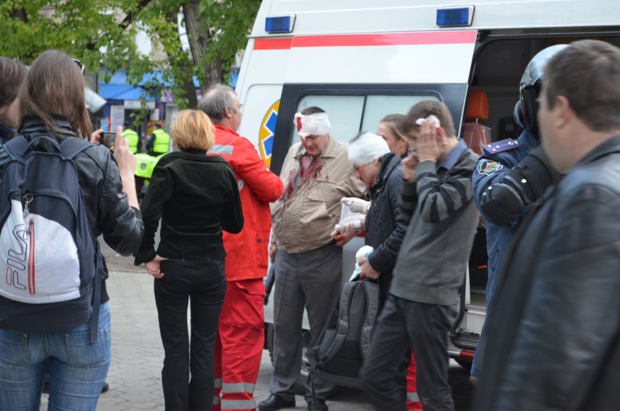 Зірваний український марш у Донецьку. 28 квітня, 2014. Фото: Дар’я Куренная